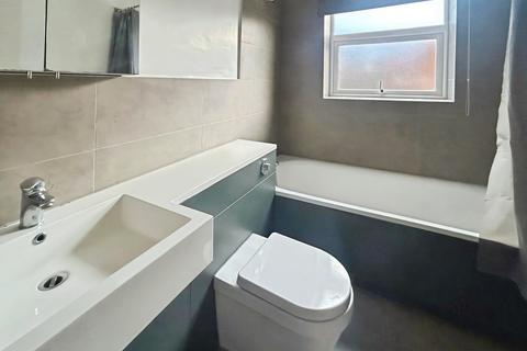 2 bedroom flat for sale, Dynevor Road, Bedford, MK40