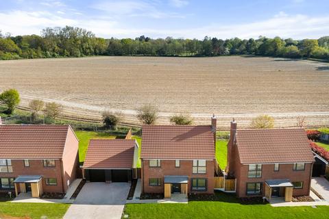 3 bedroom detached house for sale, Robinson Close, Great Bromley, Colchester, CO7