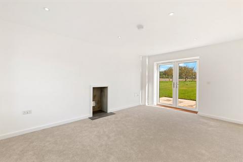 3 bedroom detached house for sale, Robinson Close, Great Bromley, Colchester, CO7
