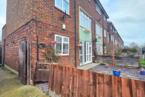 1 bedroom maisonette for sale, Bastable Avenue, Barking, IG11 0NX