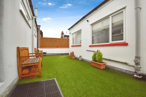 1 bedroom flat to rent, Blackfen Road Wellington Parade DA15