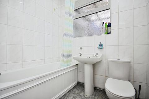 1 bedroom flat to rent, Blackfen Road Wellington Parade DA15