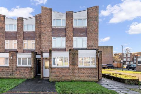 4 bedroom terraced house for sale, Lansbury Close, Neasden, London