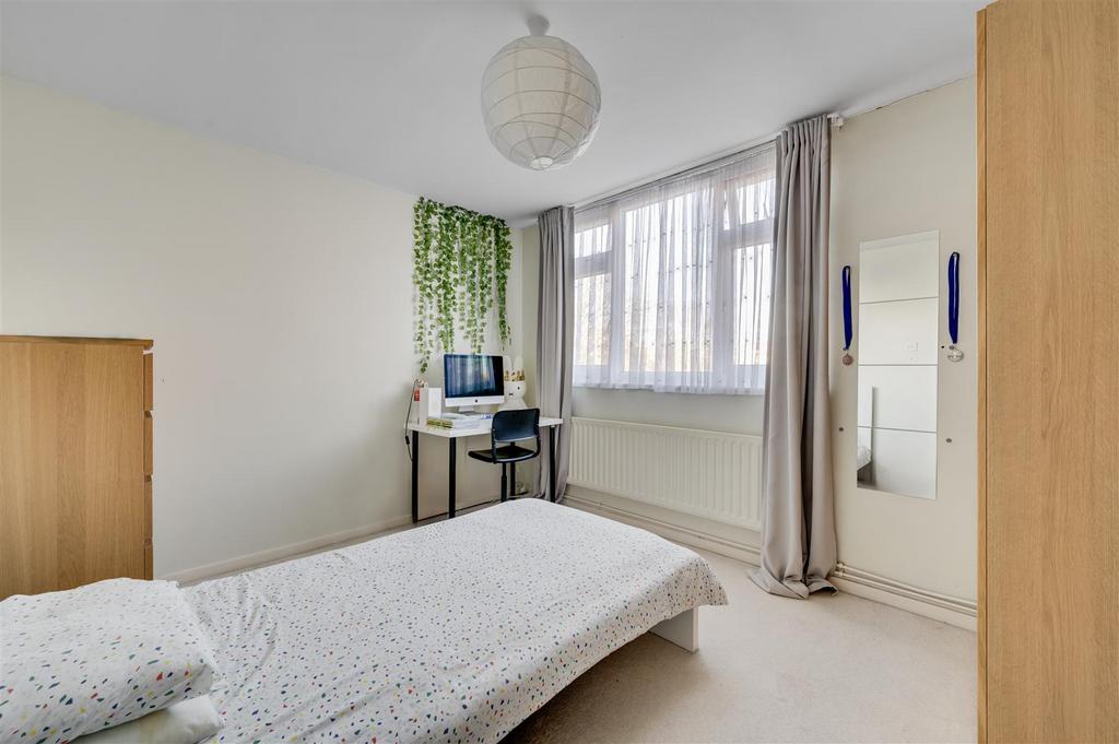 Daniels Lansbury Close, Neasden, NW10 007.jpg