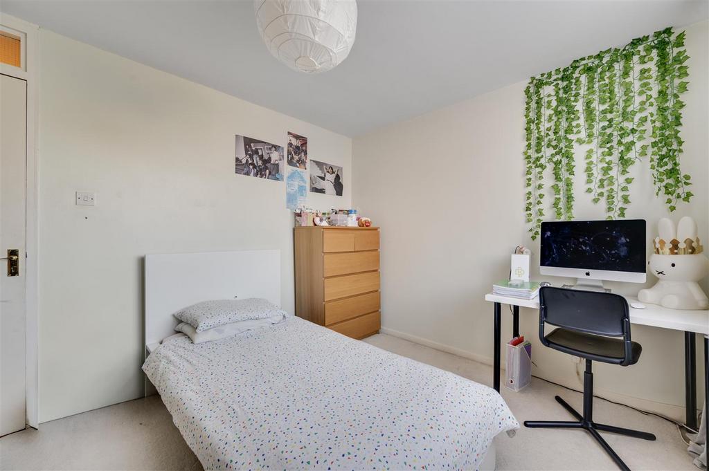 Daniels Lansbury Close, Neasden, NW10 008.jpg