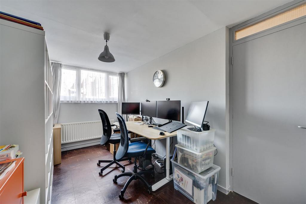 Daniels Lansbury Close, Neasden, NW10 020.jpg