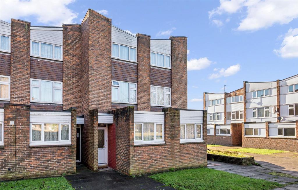 Daniels Lansbury Close, Neasden, NW10 024.jpg