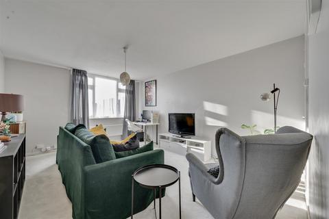 4 bedroom terraced house for sale, Lansbury Close, Neasden, London