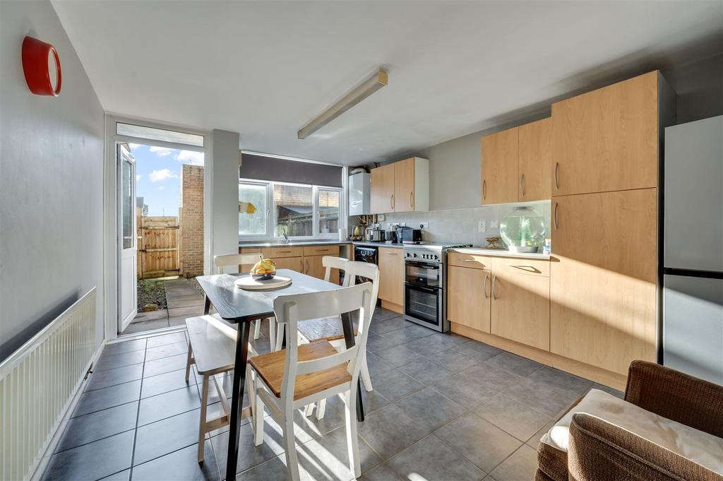 Daniels Lansbury Close, Neasden, NW10 013.jpg
