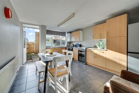 4 bedroom terraced house for sale, Lansbury Close, Neasden, London