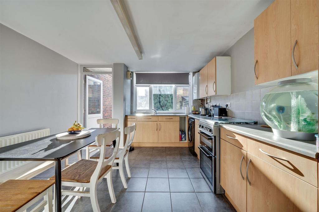 Daniels Lansbury Close, Neasden, NW10 016.jpg