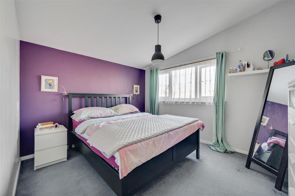Daniels Lansbury Close, Neasden, NW10 001.jpg