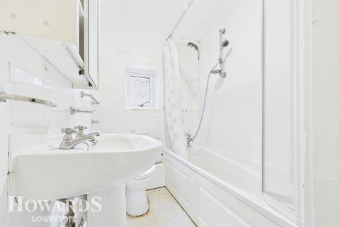 3 bedroom terraced house for sale, London Road South, Lowestoft