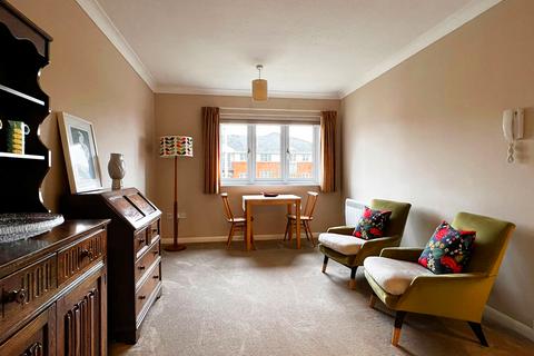 1 bedroom flat for sale, Waldegrave Gardens, Upminster RM14