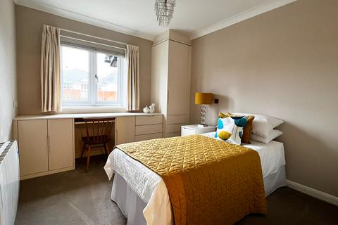 1 bedroom flat for sale, Waldegrave Gardens, Upminster RM14