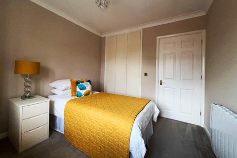 1 bedroom flat for sale, Waldegrave Gardens, Upminster RM14