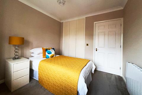 1 bedroom flat for sale, Waldegrave Gardens, Upminster RM14