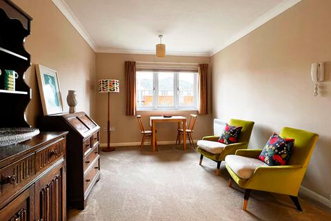 1 bedroom flat for sale, Waldegrave Gardens, Upminster RM14