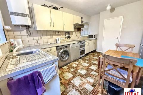 3 bedroom end of terrace house for sale, New Street, Carcroft, Doncaster