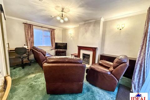 3 bedroom end of terrace house for sale, New Street, Carcroft, Doncaster