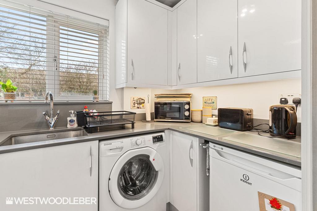 Parrotsfield 11.jpg