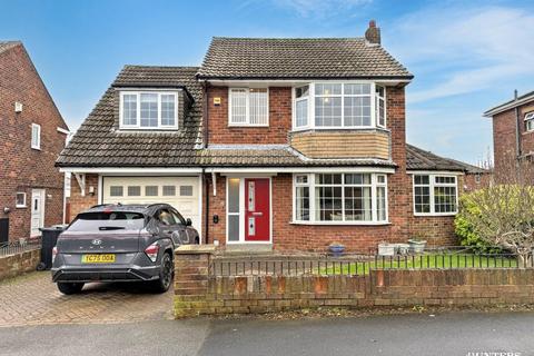 4 bedroom detached house for sale, Manor Road, Soothill, Batley