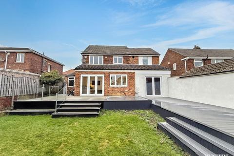 4 bedroom detached house for sale, Manor Road, Soothill, Batley
