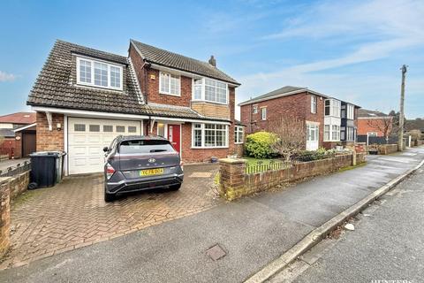 4 bedroom detached house for sale, Manor Road, Soothill, Batley