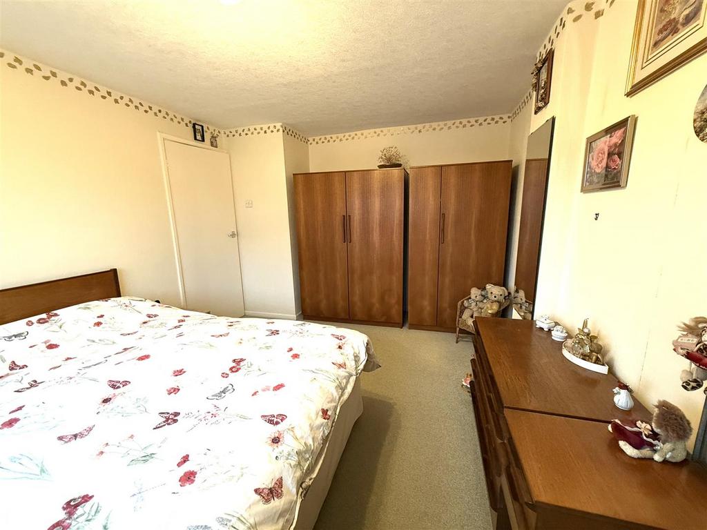 27 rish bedroom.jpeg