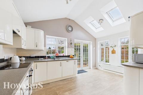 undefined, Monckton Avenue, Oulton Broad