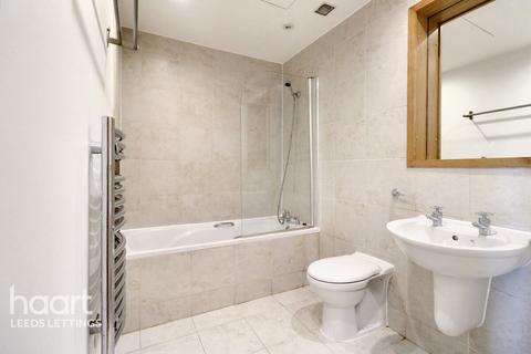 2 bedroom apartment to rent, Echo Central Cross Green Lane, Leeds