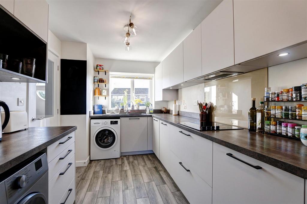 Kitchen 2.jpg
