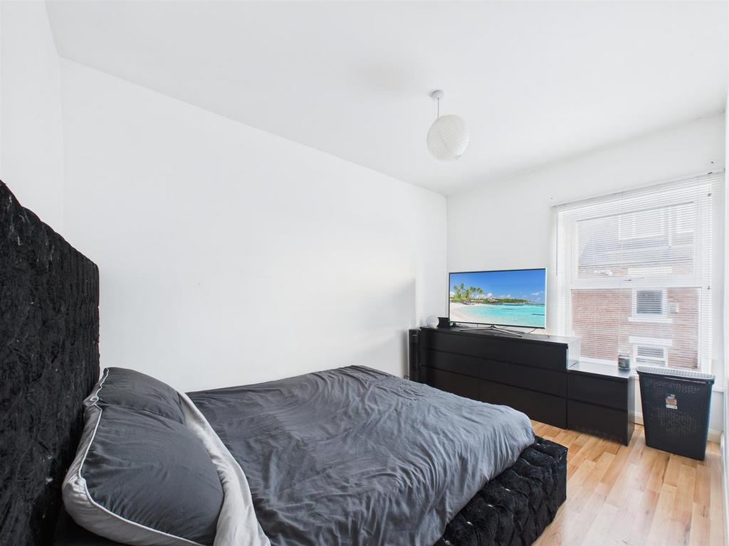 Bed 1.jpg