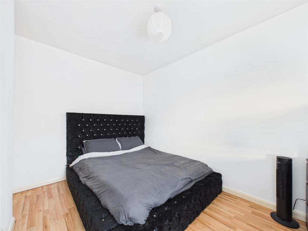 Bed 1 2.jpg
