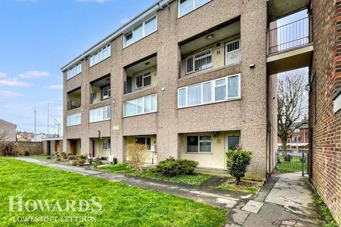 2 bedroom flat to rent, St Peters Street, LOWESTOFT