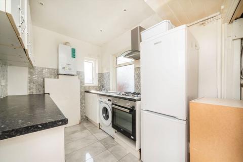 4 bedroom house to rent, Beechmount Avenue, London W7