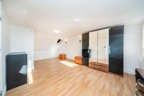 4 bedroom house to rent, Beechmount Avenue, London W7