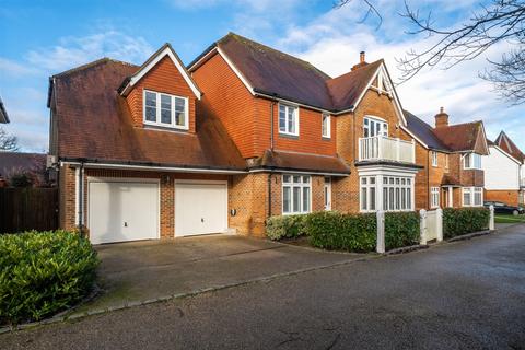 5 bedroom detached house to rent, River Walk, Horsham, RH12
