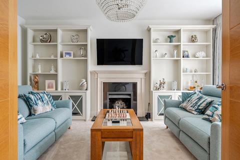 5 bedroom detached house to rent, River Walk, Horsham, RH12