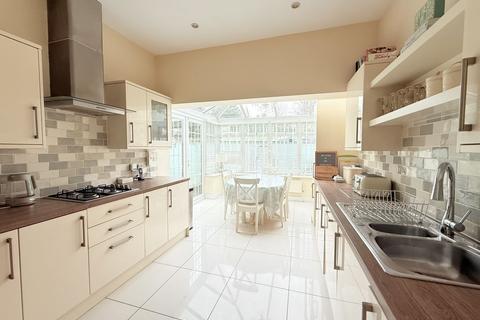 4 bedroom end of terrace house for sale, Wellswood, Torquay