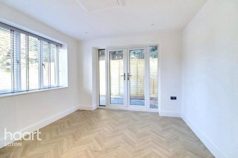 6 bedroom end of terrace house for sale, Dunraven Avenue, Luton