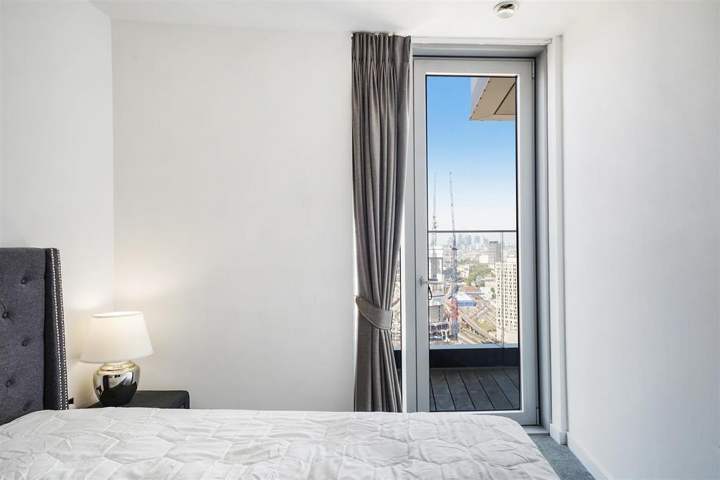 Apartment 2806, Charrington Tower - brel5 Fs Wn F1t Mn