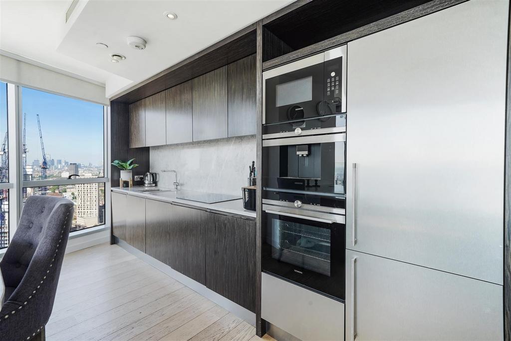 Apartment 2806, Charrington Tower - n7 B8 Yx Sy Phjttd