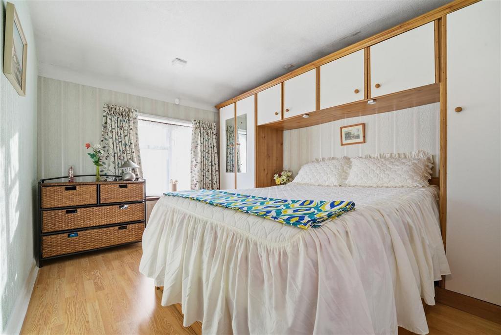 45 Beechmount Bed 2 (2).jpg