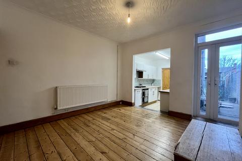 3 bedroom terraced house for sale, Belsize Avenue, PETERBOROUGH PE2