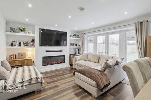 4 bedroom bungalow for sale, Meadowbrook, Rochford