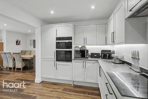 4 bedroom bungalow for sale, Meadowbrook, Rochford