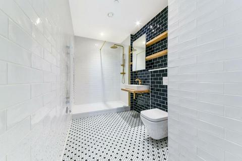 undefined, London E14