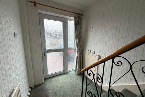 3 bedroom semi-detached house for sale, Foxholes Road,Hyde,SK14 5AP