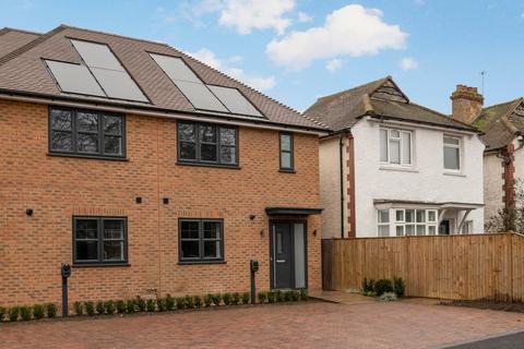 undefined, Old Esher Road, Hersham, KT12